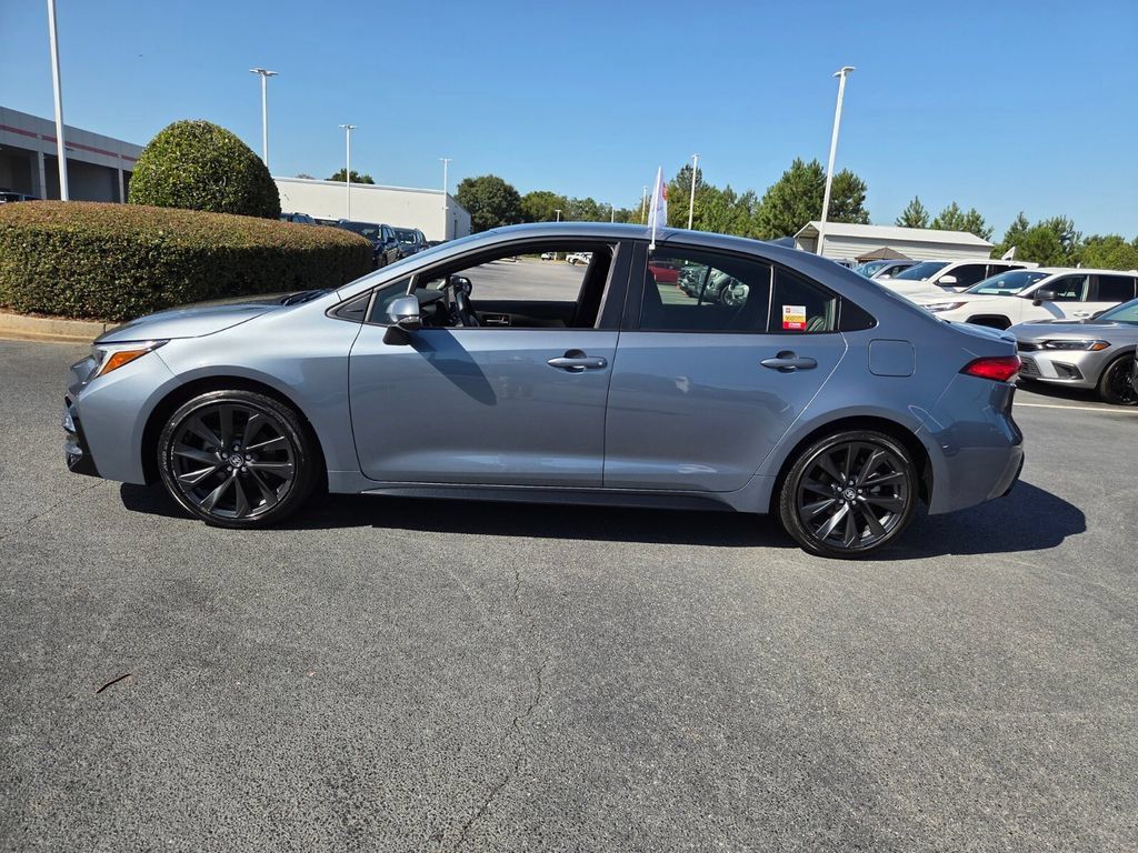 Used 2026 Toyota Corolla SE FWD image 4