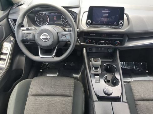 Used 2024 Nissan Rogue SV AWD/4WD image 17