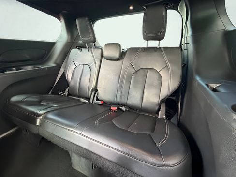 Used 2022 Chrysler Pacifica Touring-L w/ S Appearance Package FWD image 20