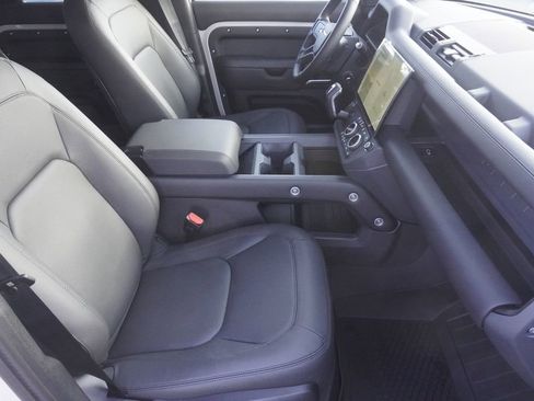 New 2026 Land Rover Defender 110 X-Dynamic SE image 23