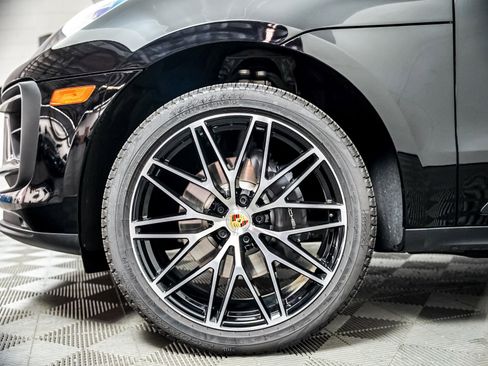 Certified 2026 Porsche Macan AWD/4WD image 12