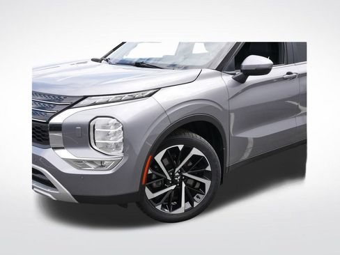 Used 2023 Mitsubishi Outlander SE AWD/4WD image 27