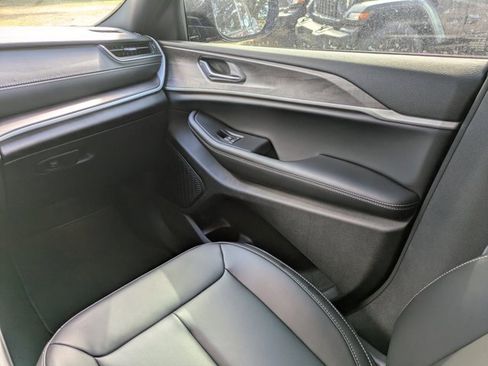 New 2025 Jeep Grand Cherokee Limited w/ Black Appearance Package image 18