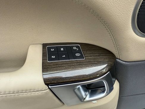 Used 2017 Land Rover Range Rover Sport HSE image 15