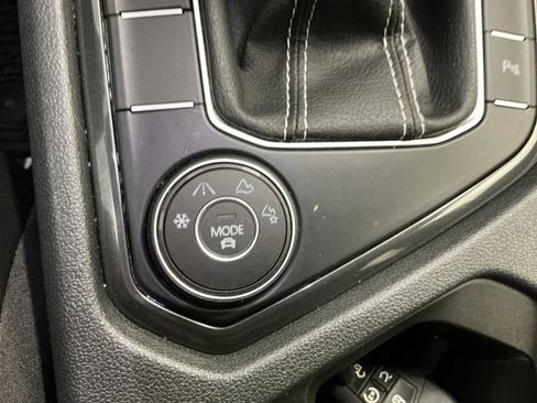 Used 2022 Volkswagen Tiguan SE R-Line AWD/4WD image 79