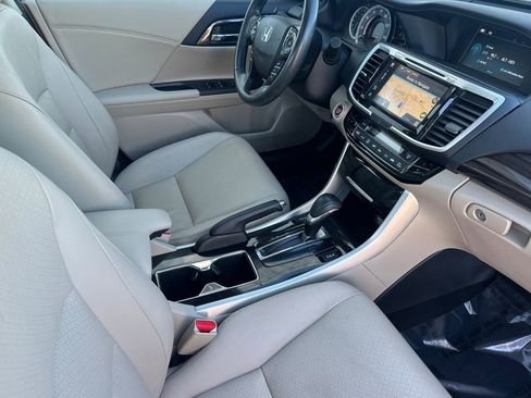 Used 2016 Honda Accord Touring image 15