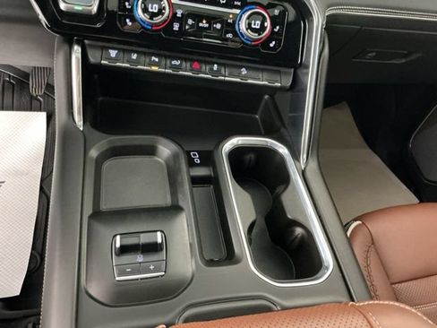 Used 2024 GMC Sierra 3500 Denali Ultimate AWD/4WD image 21