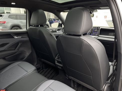 New 2026 Volkswagen Tiguan SE R-Line image 29