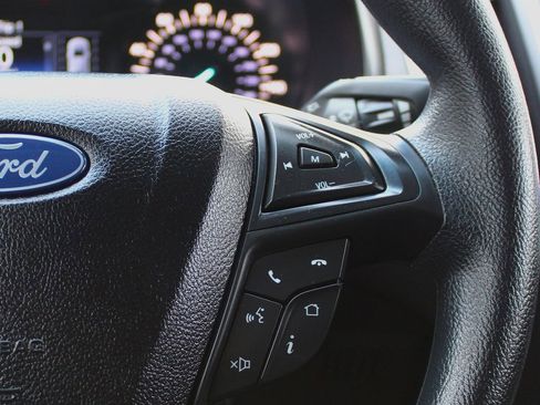 Used 2020 Ford Edge SE image 24