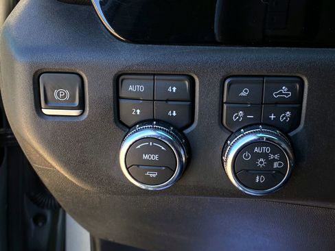 Used 2023 GMC Sierra 1500 SLT image 27