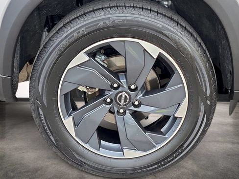 Used 2025 Nissan Rogue SV FWD image 7