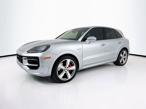 Certified 2024 Porsche Cayenne S AWD/4WD image 1