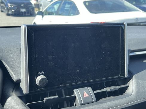 Used 2025 Toyota RAV4 XLE AWD/4WD image 18