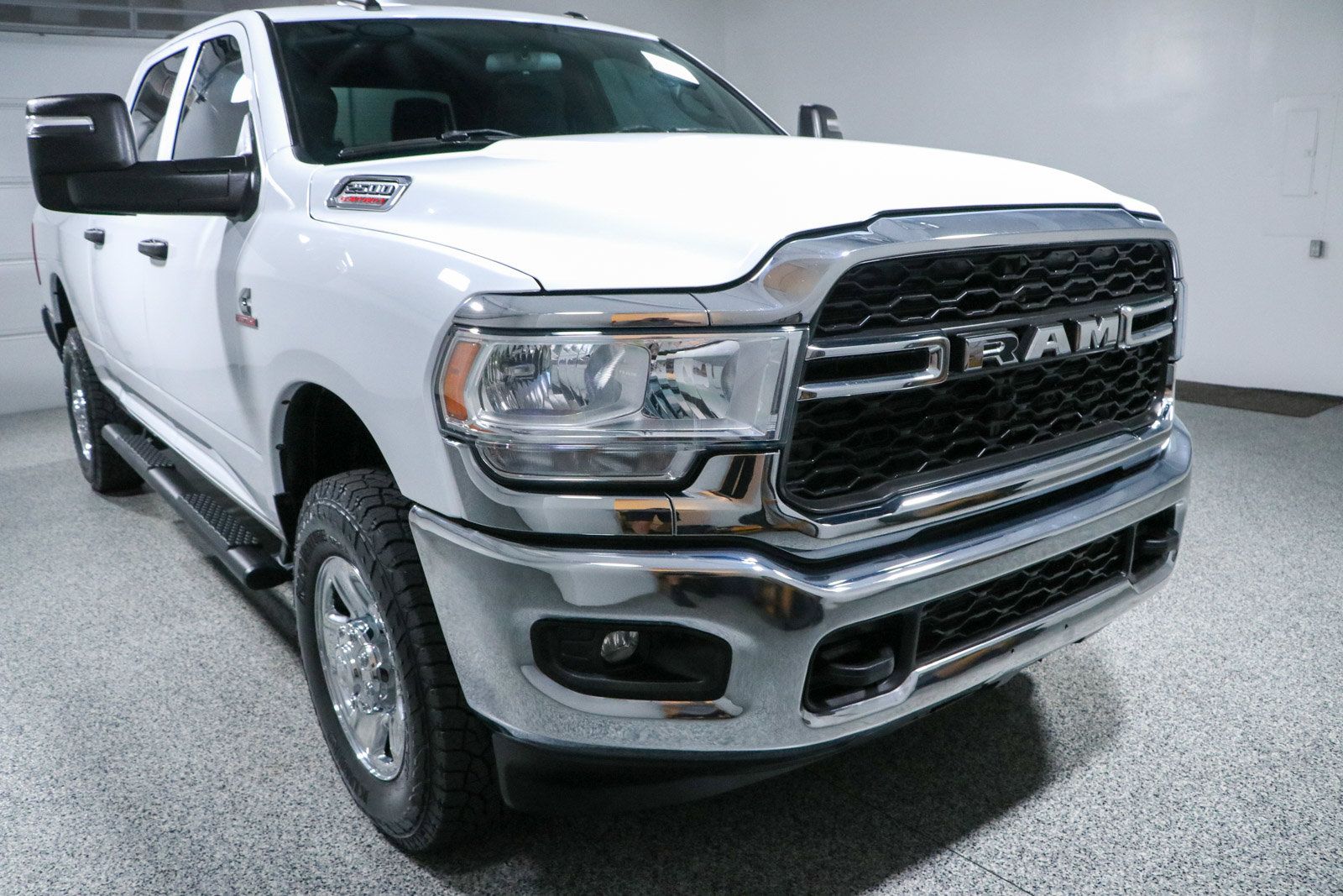 Used 2024 RAM 2500 Tradesman w/ Chrome Appearance Group AWD/4WD image 5