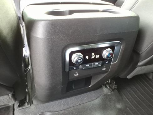 Certified 2023 GMC Yukon SLT w/ SLT Luxury Package image 27