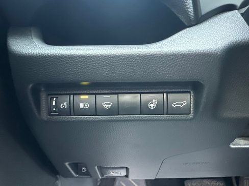 Used 2022 Toyota RAV4 XLE Premium AWD/4WD image 19