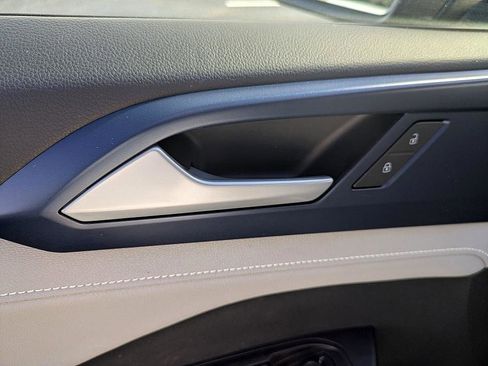 Used 2024 Volkswagen Taos SE image 14