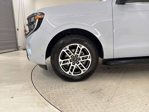 Used 2025 Ford Expedition Max Active AWD/4WD image 11