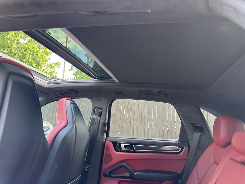 Used 2022 Porsche Cayenne GTS AWD/4WD image 27