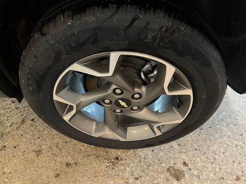 Used 2025 Chevrolet Trax LT w/ LT Convenience Package image 29