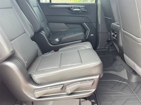 New 2026 Chevrolet Suburban Z71 image 17