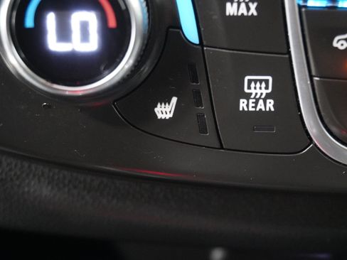 Used 2020 Chevrolet Traverse LT FWD image 23