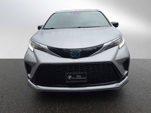 Used 2023 Toyota Sienna XSE AWD/4WD image 8