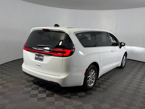 Used 2025 Chrysler Pacifica Select FWD image 7