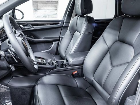 Certified 2025 Porsche Macan Turbo AWD/4WD image 5