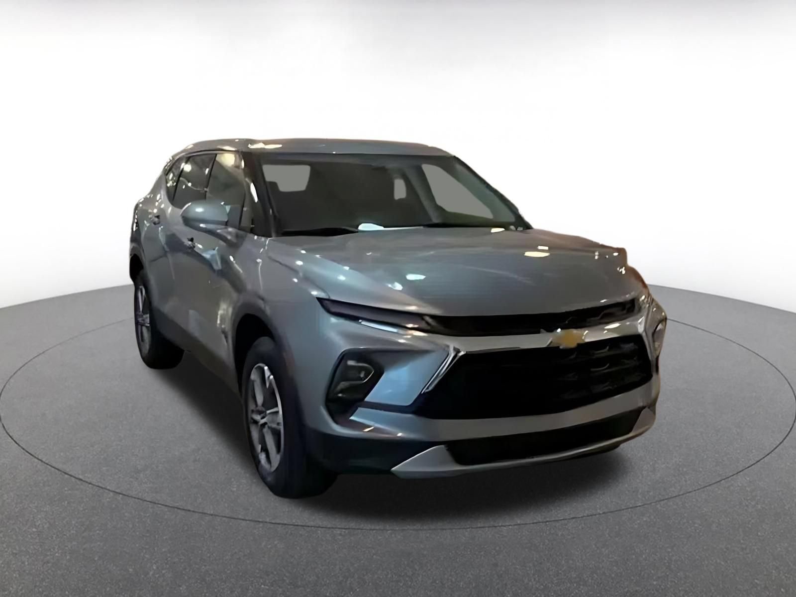 Used 2026 Chevrolet Blazer LT FWD image 3
