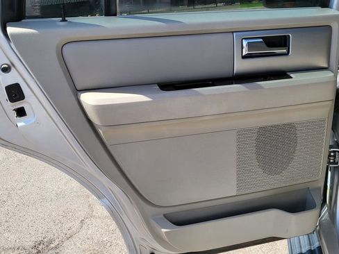 Used 2010 Ford Expedition Limited RWD image 24