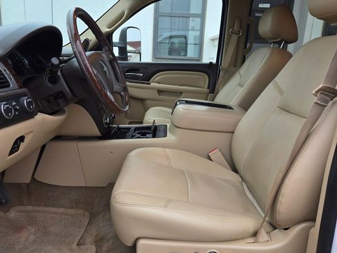 Used 2014 GMC Sierra 2500 Denali w/ Suspension Package, Off-Road image 9