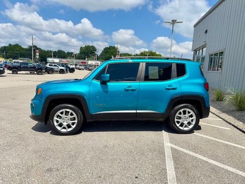 Used 2020 Jeep Renegade Latitude AWD/4WD image 4