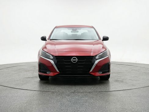 Used 2025 Nissan Altima 2.5 SV image 2