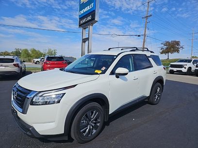 Used 2022 Nissan Pathfinder SV
