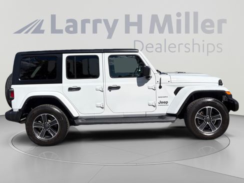 Used 2023 Jeep Wrangler Unlimited Sahara AWD/4WD image 6