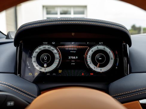 Used 2025 Aston Martin DB12 image 37