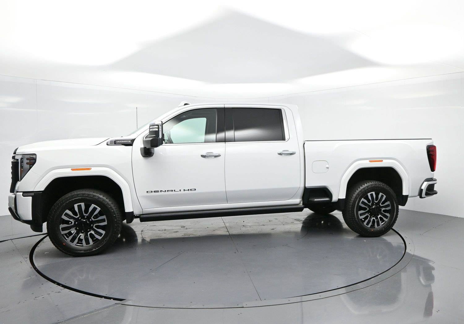 Used 2025 GMC Sierra 2500 Denali Ultimate AWD/4WD image 4