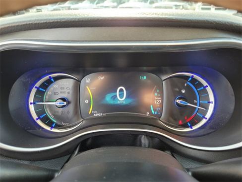 Certified 2020 Chrysler Pacifica Limited w/ Advanced Safetytec Group image 35