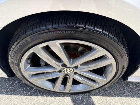 Used 2018 Volkswagen Passat 2.0T R-Line w/ R-Line Lighting Package FWD image 12