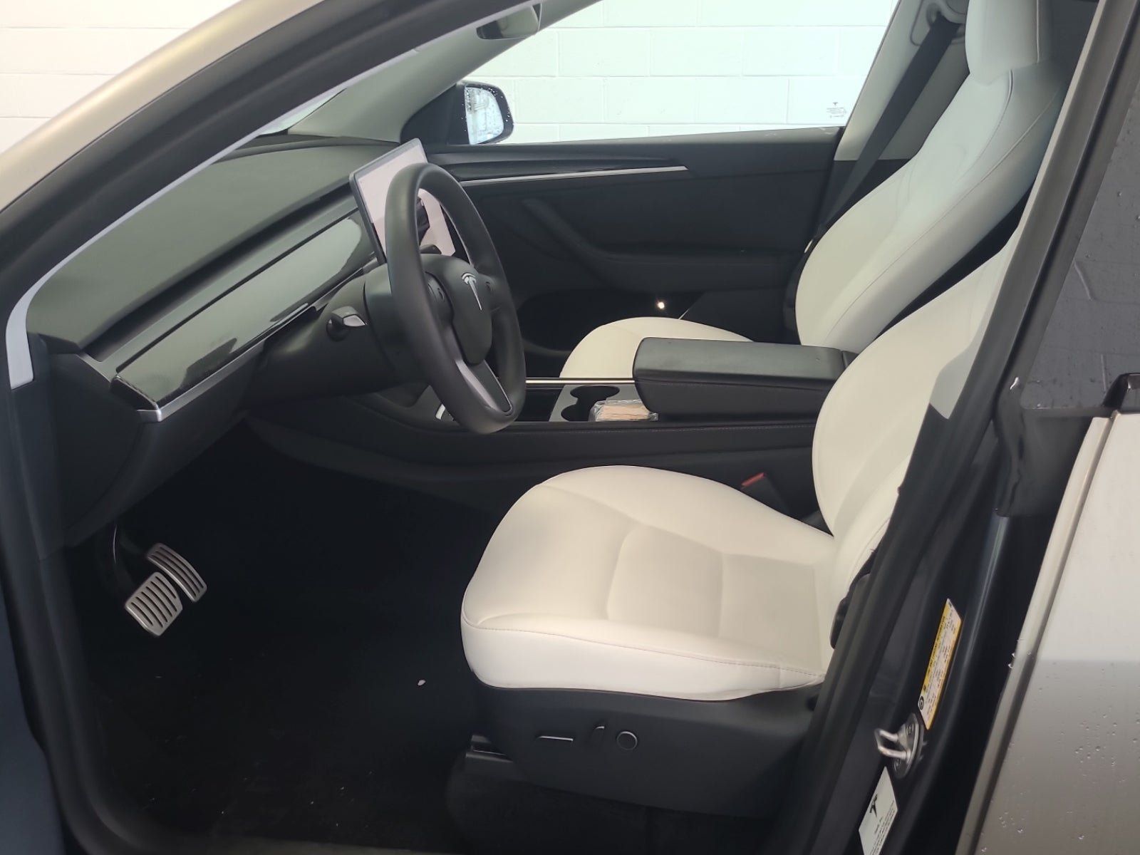 Used 2023 Tesla Model Y Performance AWD/4WD image 4