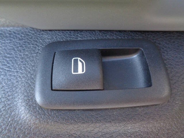 Used 2022 RAM 1500 Classic SLT w/ Electronics Group AWD/4WD image 21