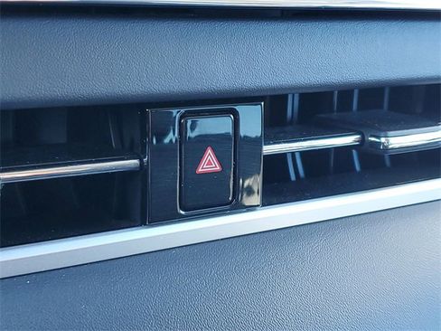 Used 2024 Mitsubishi Outlander SE image 30