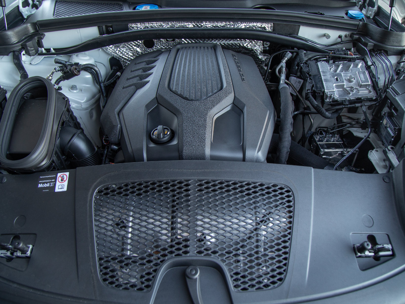 Certified 2026 Porsche Macan AWD/4WD image 21