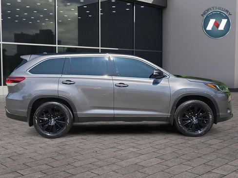 Used 2019 Toyota Highlander SE AWD/4WD image 6