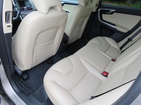 Used 2016 Volvo XC60 T6 w/ Proximity Package AWD/4WD image 14