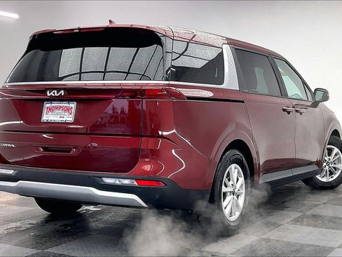 Used 2023 Kia Carnival LX image 13