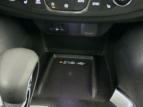 Used 2023 Chevrolet Traverse LT image 26