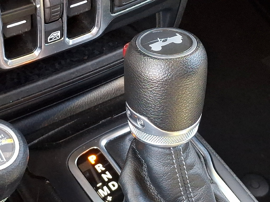 Used 2024 Jeep Wrangler Unlimited Sahara AWD/4WD image 14
