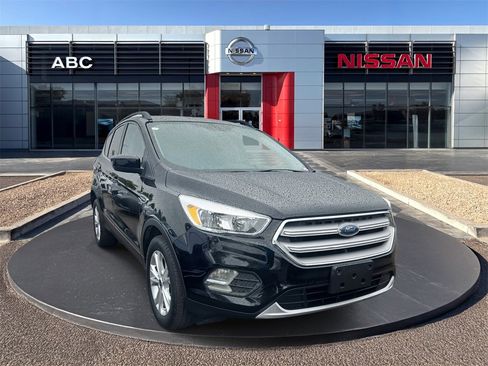 Used 2018 Ford Escape SE image 2